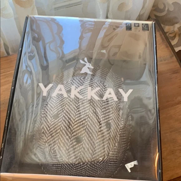 Brand new Yakkay bike helmet - Picture 1 of 4
